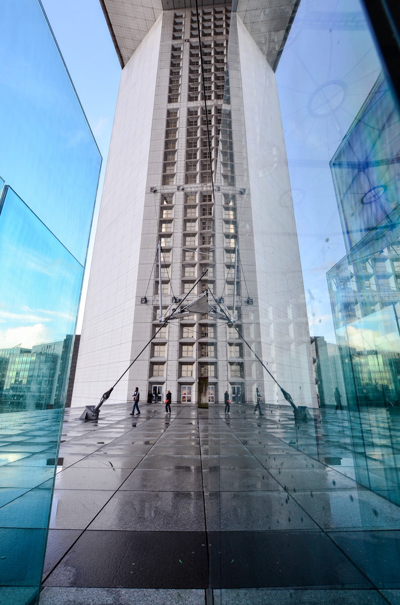 flooring, grande arche, immeuble, group of people, building exterior, walking, france, built structure, reflets, day, sky, real people, outdoors, nature