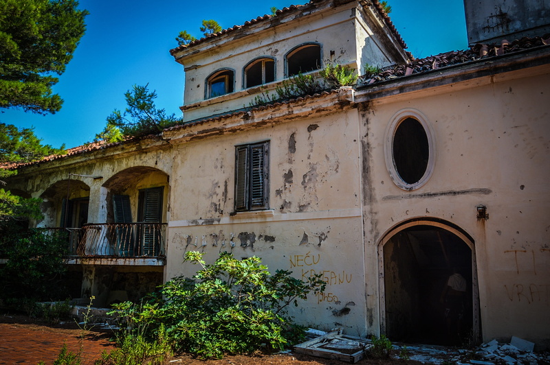 low angle view, Grand Hotel, history, arch, Croatia, architecture, entrance, place of worship, building, built Structure, outdoors, plant, day, 2K, nature