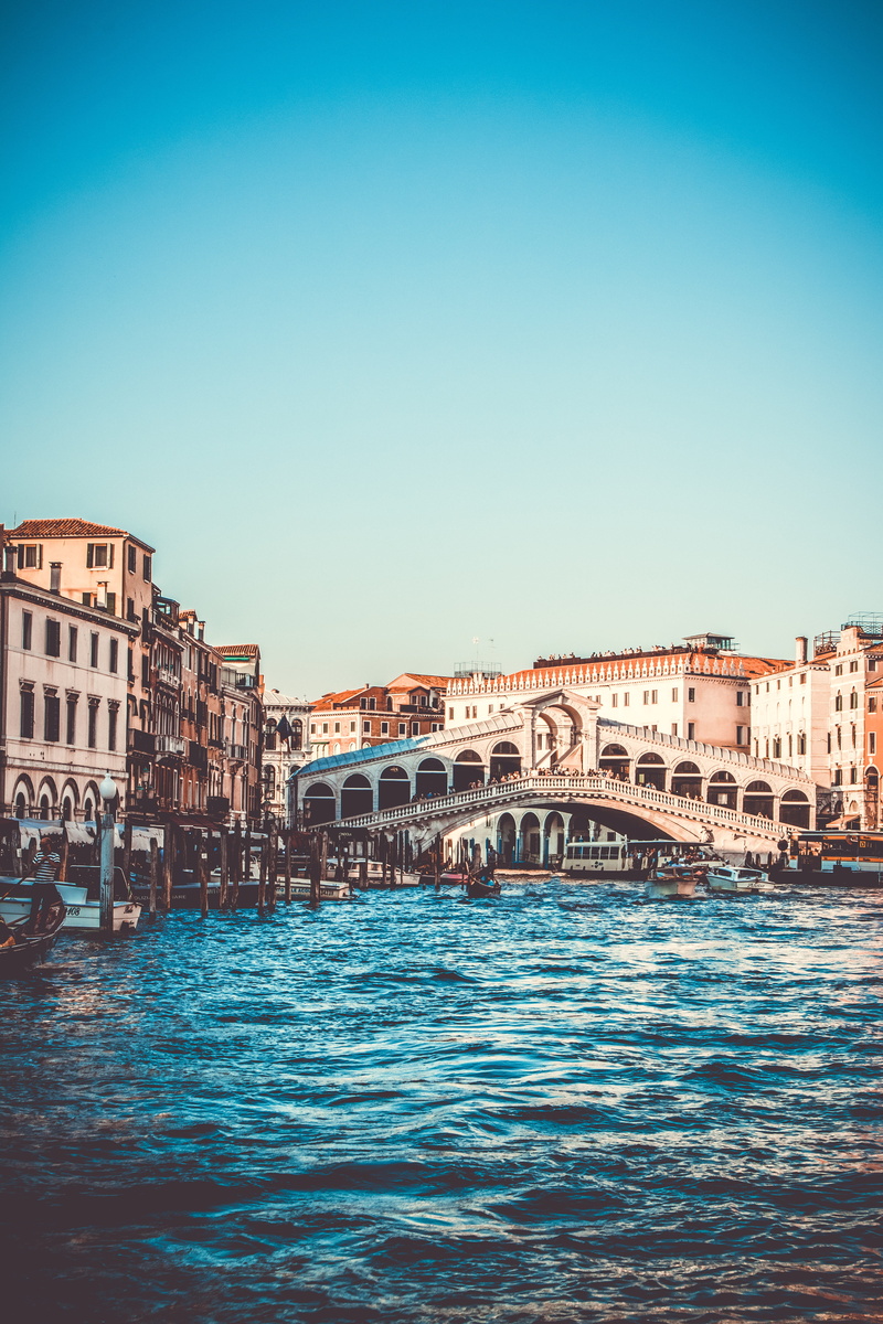 bridge, built structure, canal, waterfront, gondola, tourist spot, architecture, clouds, vacation, copy space, daylight, europe, sea, tourism, historic