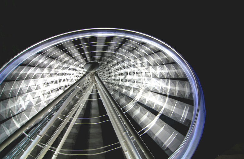 movement, geometric shape, transportation, 2K, road, looking up, motion, spin, skyscraper, nightlife, circle, the wheel of brisbane, downtown, ferris wheel