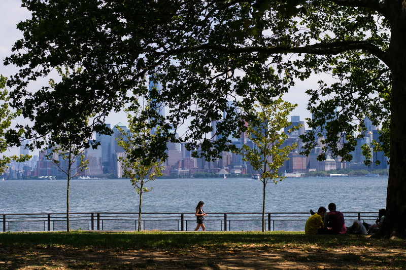 nature, railing, adult, men, sky, park, group of people, 4K, architecture, america, tree, tourist, real people, trip, sidewalk, new york, outdoors, scenics