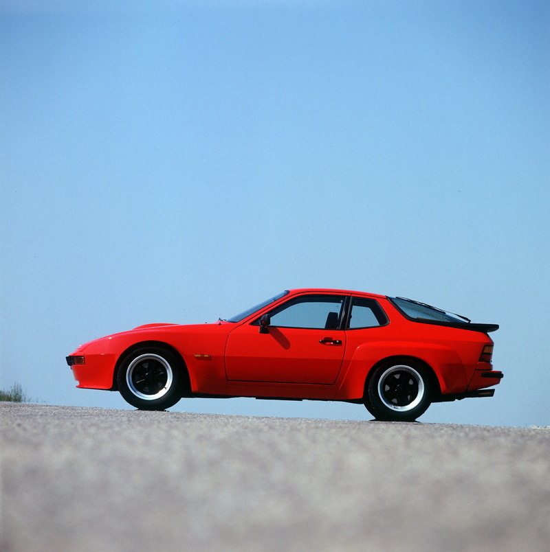 porsche, motor vehicle, sports car, retro styled, mode of transportation, 924, nature, side view, single object, blue, no people, transportation, day, 1991