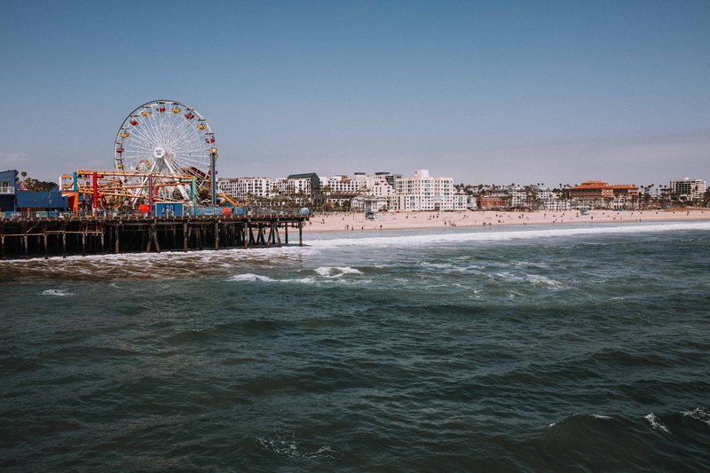 seashore, sky, cityscape, waterfront, nature, amusement park ride, arts culture and entertainment, office building exterior, building exterior, outdoors