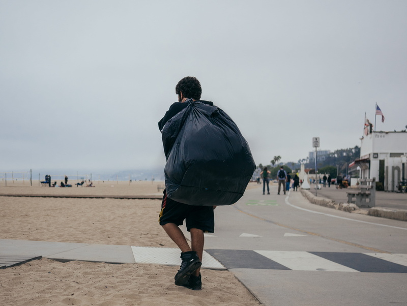 full length, mountains, real people, day, santa monica, walking, incidental people, built structure, 2K, homeless, leisure activity, lifestyles, water