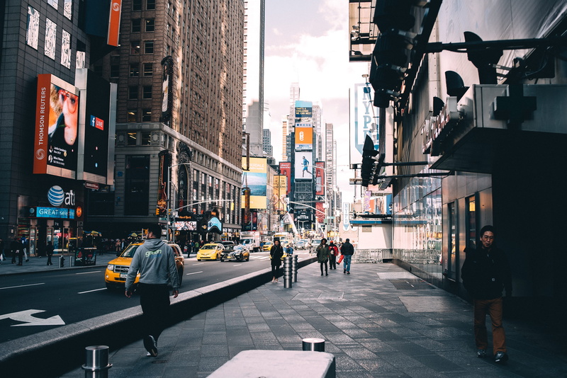 day, large group of people, real people, times sqaure, crowd, built structure, new york, women, incidental people, men, outdoors, building, city, city street