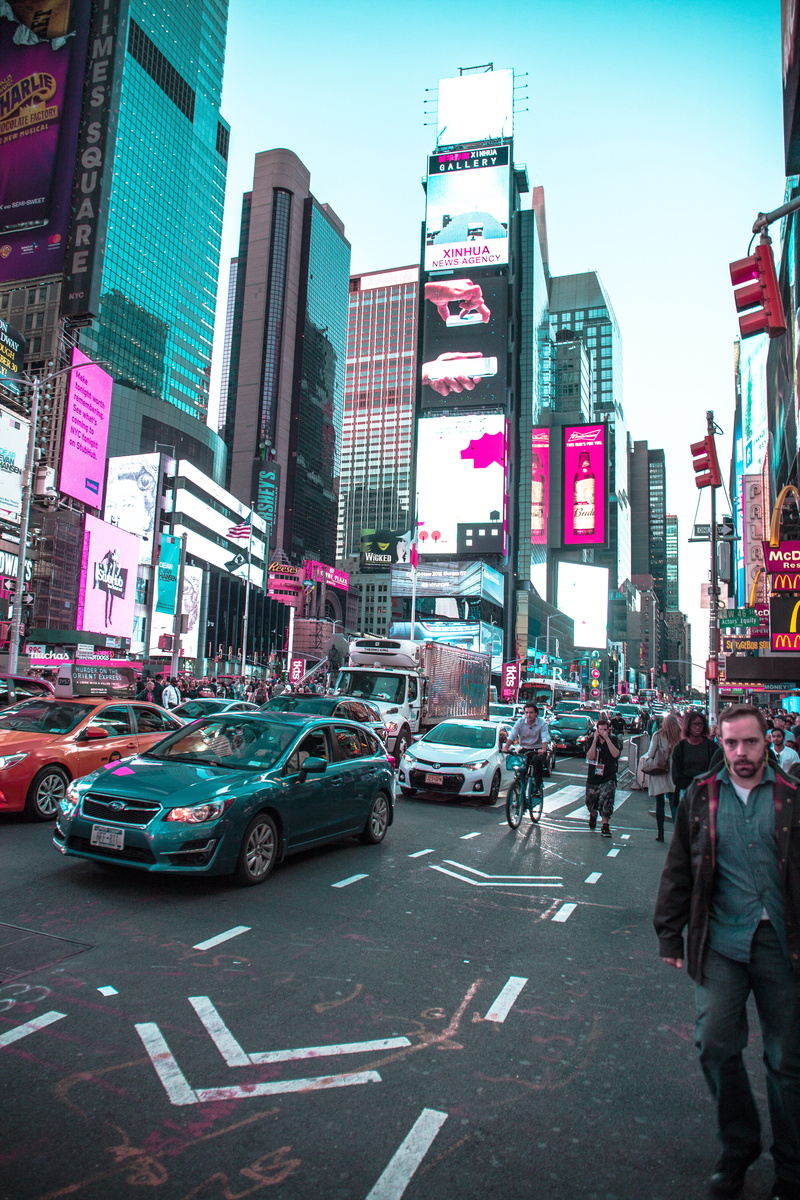 pink, real people, street, urban, 5K, nyc, land vehicle, city life, aesthetic, incidental people, travel, car, people, city, building, blue, group of people