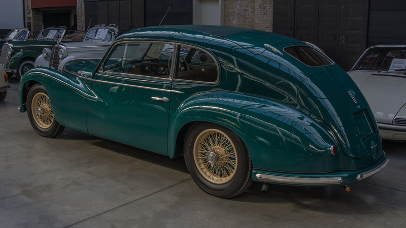 wheel, luxury, city, auto, motor vehicle, built structure, oldtimer, car, land vehicle, limousine, stationary, current line, vehicle, no people, day, building exterior