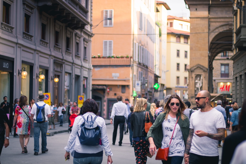 city, tuscany, building exterior, outdoors, 5K, walking, architecture, casual clothing, real people, florence, group of people, handm, italy, crowd, built structure