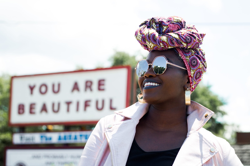 looking away, looking, handm, headdress, 4K, signage, portrait, face, african american, glasses, women, fashion, beautiful, sign, trend, you are beautiful