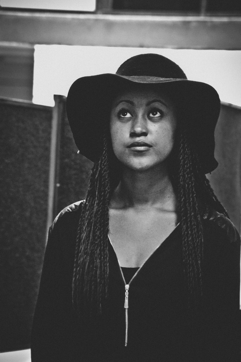 women, teenager, front view, clothing, serious, dreadlocks, handm, lifestyles, portrait, real people, hair, headshot, leisure activity, contemplation, 5K