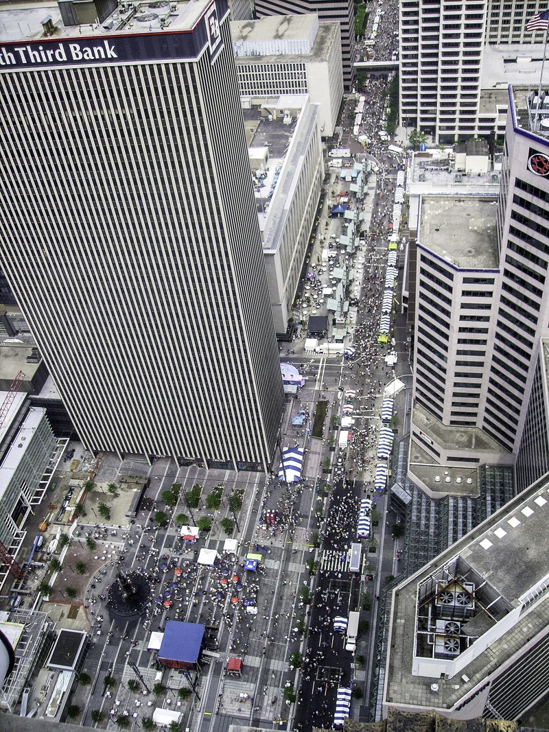 building, city street, mode of transportation, land vehicle, motor vehicle, tall - high, urban Scene, event, public domain, city Life, 2K, shinjuku Ward