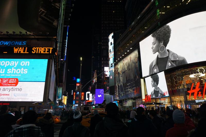 text, lights, crowd, advertisement, large group of people, brands, men, new york, real people, 5K, manhattan, times square, city, lifestyles, people, leds