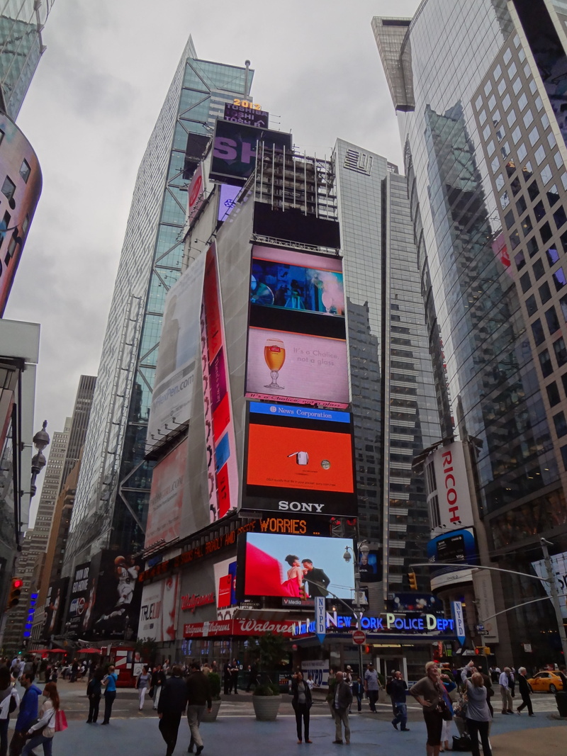 travel destinations, group of people, manhattan, men, office building exterior, crowd, large group of people, building exterior, city life, lifestyles