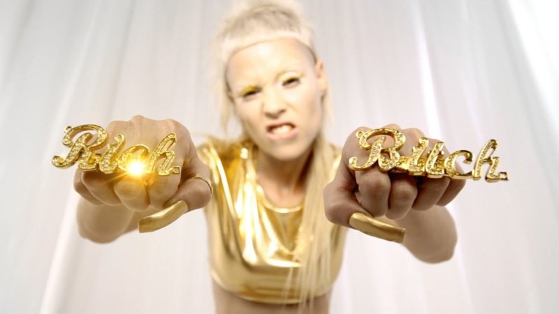 Yolandi Visser, Die Antwoord, one person, 720P, gold colored, beauty in nature, indoors, crown, fashion, women, precious gem, jewelry, royalty, shiny