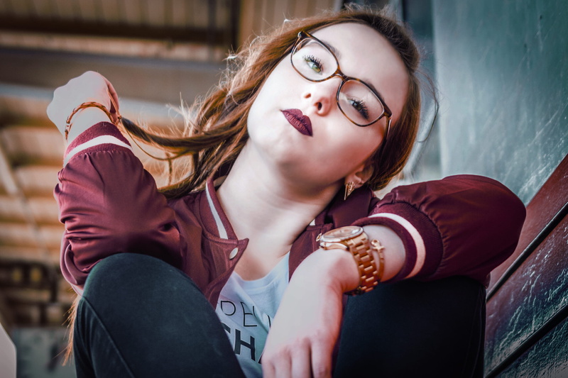red, young adult, redlips, lace, one person, lifestyles, swag, hairstyle, women, jewellery, casual clothing, bling bling, clock, girl, beauty, contemplation