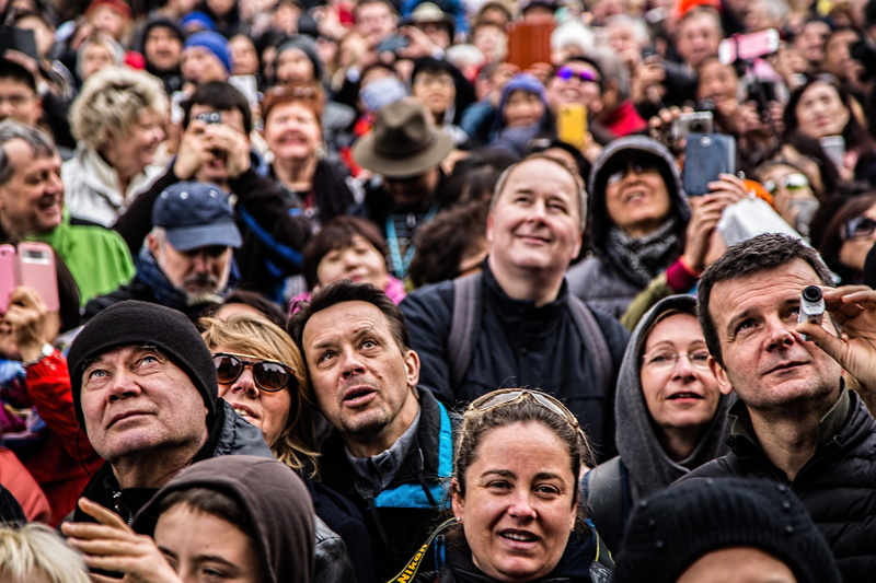 photograph, men, applauding, audience, community, curiosity, faces, spectator, people, sport, team sport, unity, eyes, real people, looking, adult, fan - enthusiast