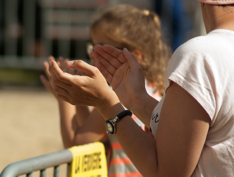human hand, near, exercising, side view, hand, sunlight, woman, men, people, applaud, incidental people, real people, human body part, 2K, fence, close-up