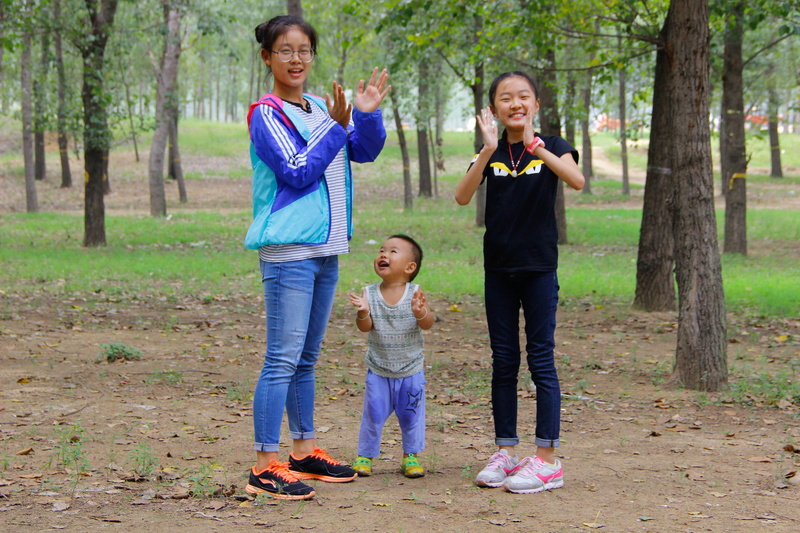 outdoors, togetherness, emotion, parent, cute, offspring, child, childhood, smiling, mother, sister, applaud, girls, daughter, males, 5K, females, capture