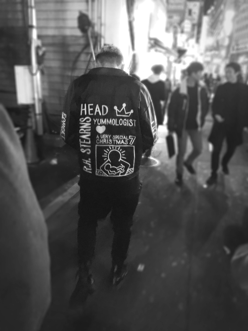 minato, rear view, walking, architecture, western script, sign, communication, night, real people, fashion, script, city life, tokyo, day, incidental people