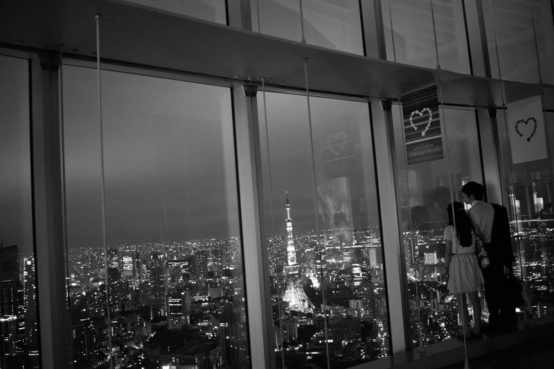 office building exterior, reflection, tokyo tower, lifestyles, adult, transparent, night, standing, built structure, cityscape, roppongi hill, leisure activity