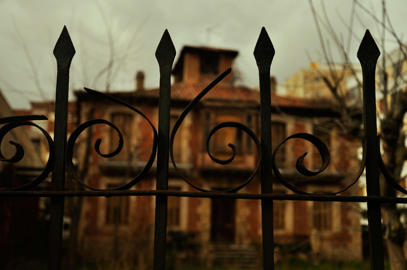 day, architecture, nature, sharp, sky, safety, spain, espanha, outdoors, security, built structure, grade, dusk, ciudad, barrier, fence, metal, espana