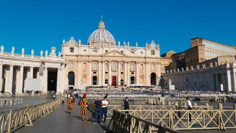 st. peters square, basilica, travel destinations, incidental people, built structure, travel, building exterior, vatican city, europe, tourism, italy, 5K
