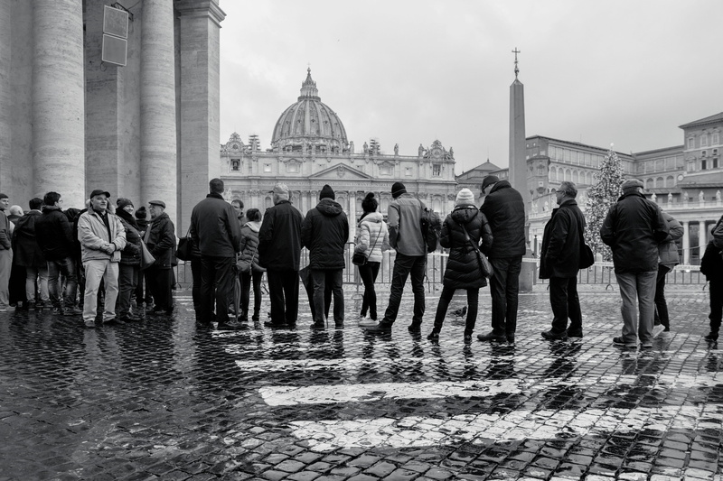 adult, city, the past, building, rome, built structure, outdoors, nature, italy, religion, travel, st. peters basilica, group of people, vatican city, women