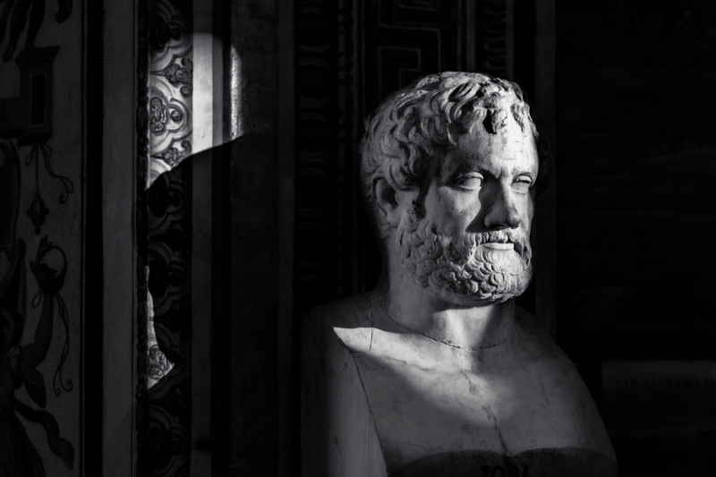 mature adult, looking at camera, città del vaticano, rome, lifestyles, human face, adult, mid adult, real people, italy, portrait, indoors, vatican museum