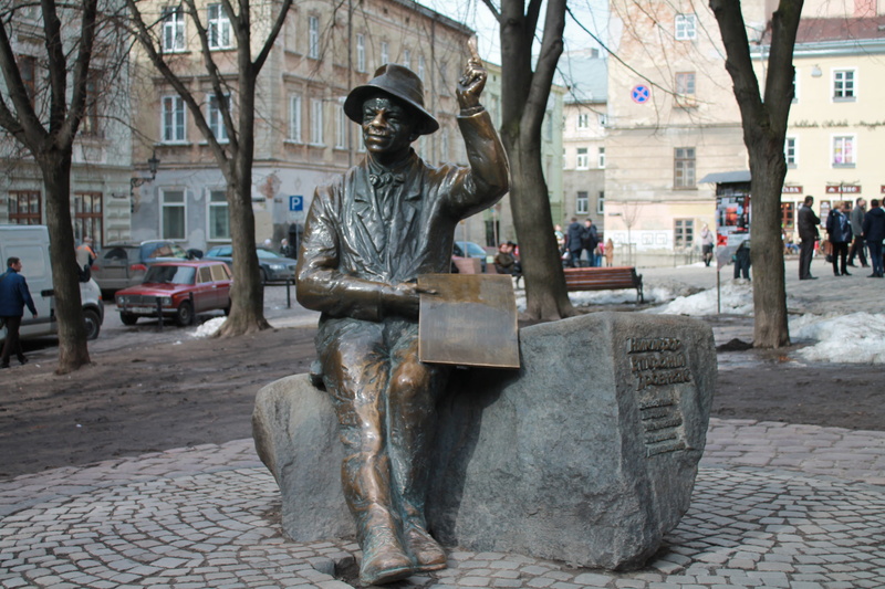 statue, art and craft, 4K, representation, city, pavement, monument, lviv, footpath, creativity, incidental people, man, outdoors, megalopolis, architecture