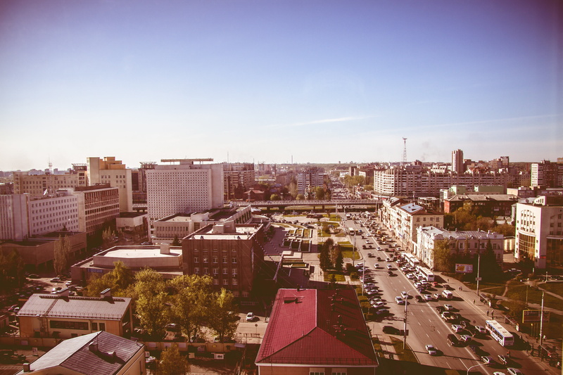 structure, apartment, office building exterior, architecture, day, roof, highway, skyscraper, street, built structure, summer, building exterior, residential district