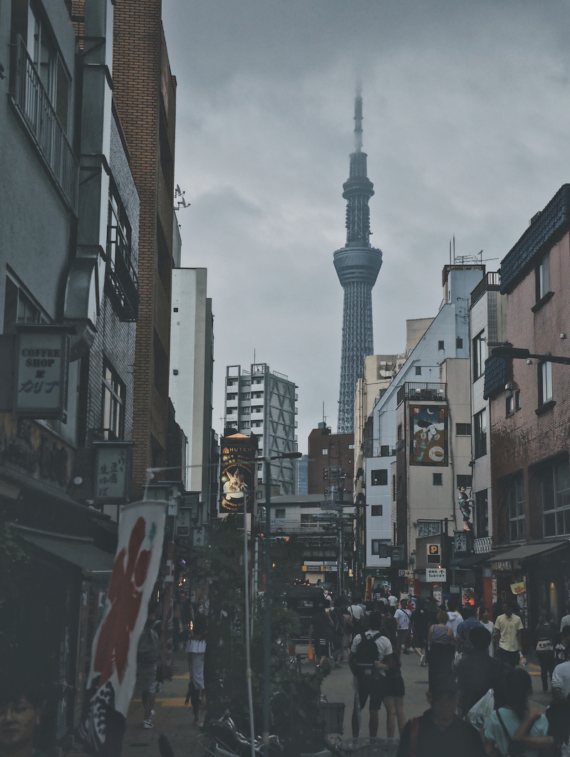 skytree, cloud - sky, sky, communication, architecture, tour, real people, lifestyles, skyscraper, city, cityscape, nature, city life, built structure