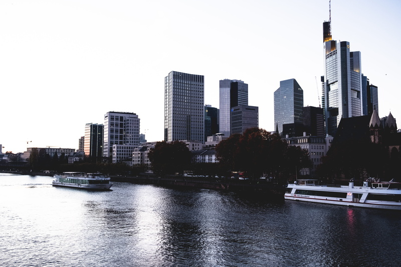 nature, boat, german, landscape, 5K, sky, architecture, office building exterior, evening, skyscraper, main, building, waterfront, fluss, sonnenuntergang