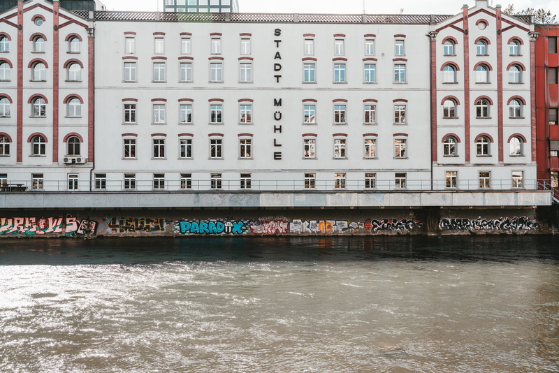 architecture, building exterior, waterfront, transportation, building, river, connection, no people, water, bridge - man made structure, stadt, graffiti