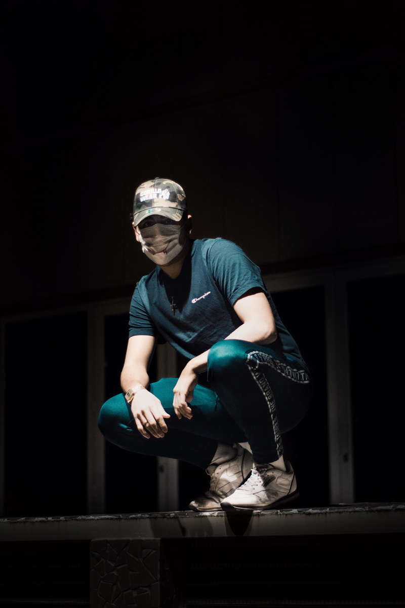 men, lifestyles, urban, crouching, sport, trap, looking at camera, young men, teenage boys, full length, light, real people, sitting, casual clothing, city