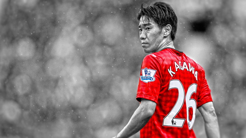 Shinji Kagawa, strength, young adult, outdoors, adult, focus on foreground, red, holding, sports uniform, sport, standing, waist up, number, young men