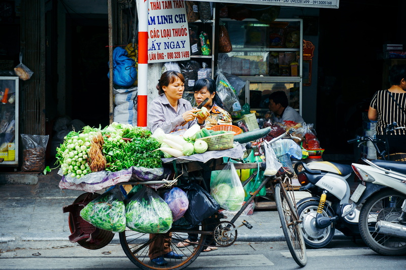 city Life, men, business, asia, outdoors, mode of transportation, transportation, selling, black, southeast Asia, real people, lifestyles, people, architecture