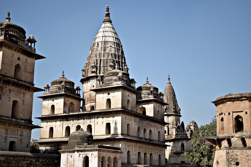 place of worship, madhya pradesh, tourism, low angle view, outdoors, the past, orchha, travel, building, sky, spirituality, cenotaph, 5K, spire, memorial