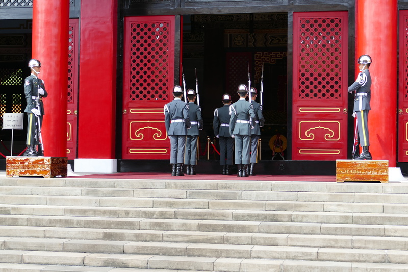 men, people, state, outdoors, city, western script, taipei, asia, uniform, built structure, taiwan, cenotaph, red, 5K, communication, soldiers, full length