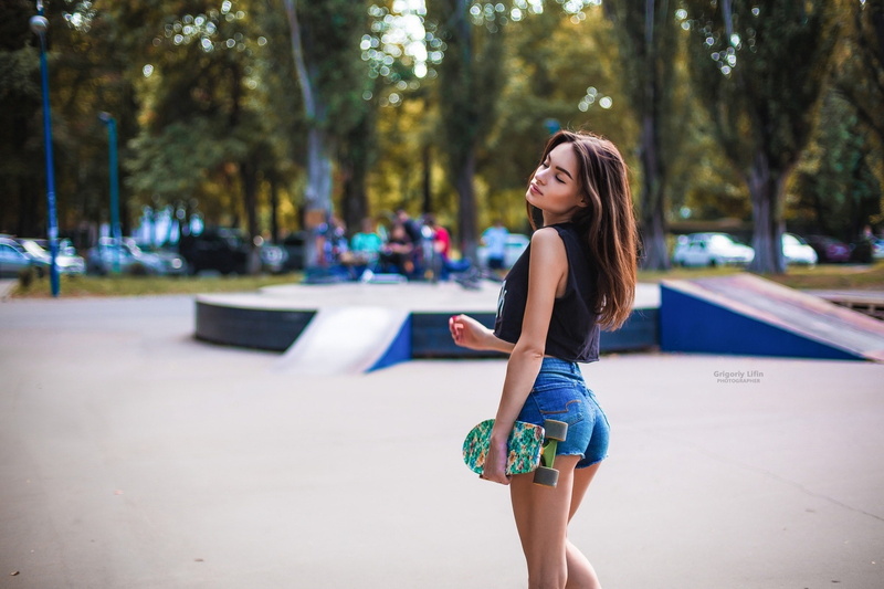 hairstyle, cute, skate, brown hair, shorts, 1080P, Park, Evgenia, skateboard, trees, stay, bokeh, makeup, Playground, Mike, Grigoriy Lifin