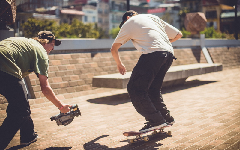 trick, street, jeans, riding, skatepark, man, casual clothing, young adult, people, talking, skate, side view, san francisco, skateboard, camera, china town