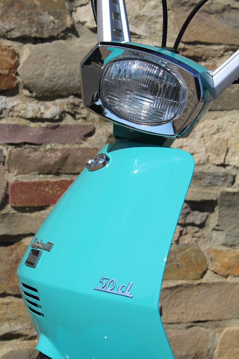 communication, brick wall, dolce vita, scooter, 5K, silver colored, wall - building feature, blue, wall, mode of transportation, lambretta him, number
