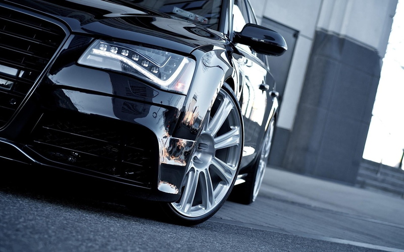 silver colored, modern, wheel, Audi, luxury, day, road, outdoors, stationary, vehicle, transportation, reflection, street, black, no people, chrome, motor vehicle