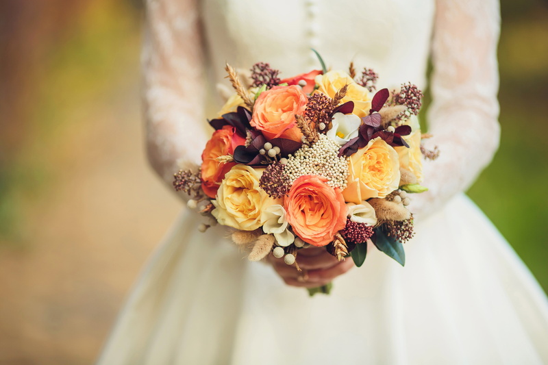 bride, gentle, eustoma, hands, bouquet, the bride, beautiful, wedding, 5K, Roses, romance