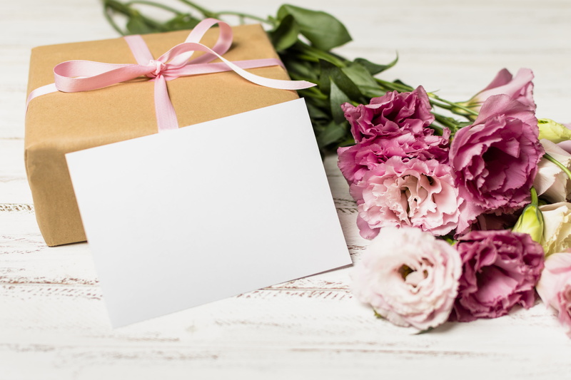 wood, eustoma, gift box, gift, 5K, romantic, bouquet, flowers, pink