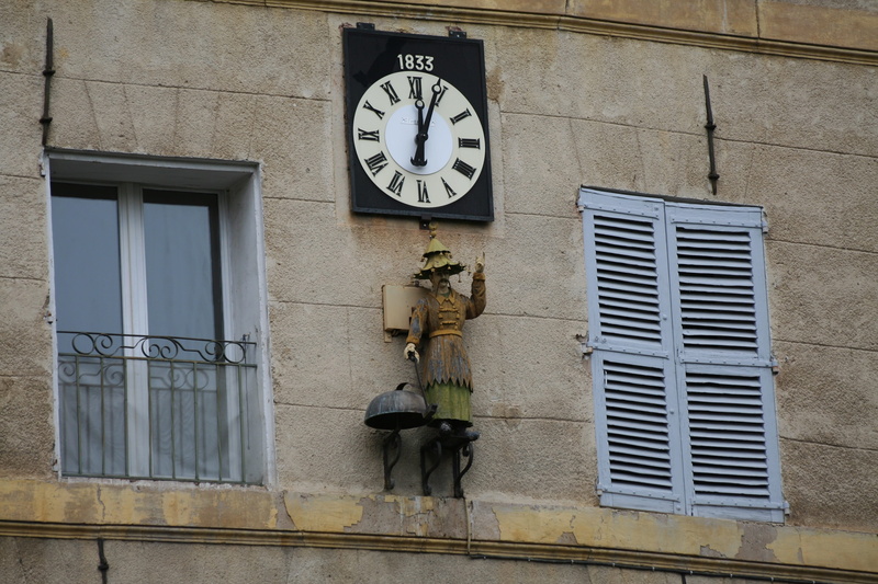 low angle view, glass - material, watch, architecture, 2K, day, mammal, built structure, window, marseille, residential district, city, building exterior