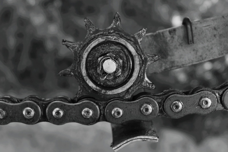 detail, chain, star, mechanism, succession, barrier, outdoors, bond, white black, operation, 1080P, focus on foreground, dance, day, sequence, combination