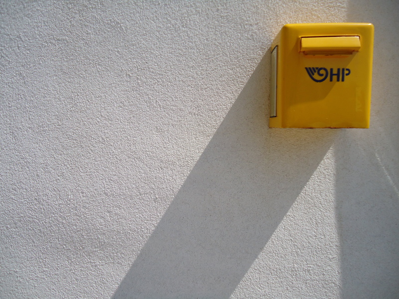 sunlight, warning sign, building exterior, text, outdoors, close-up, particular, no people, architecture, nature, mail, communication, day, 4K, information