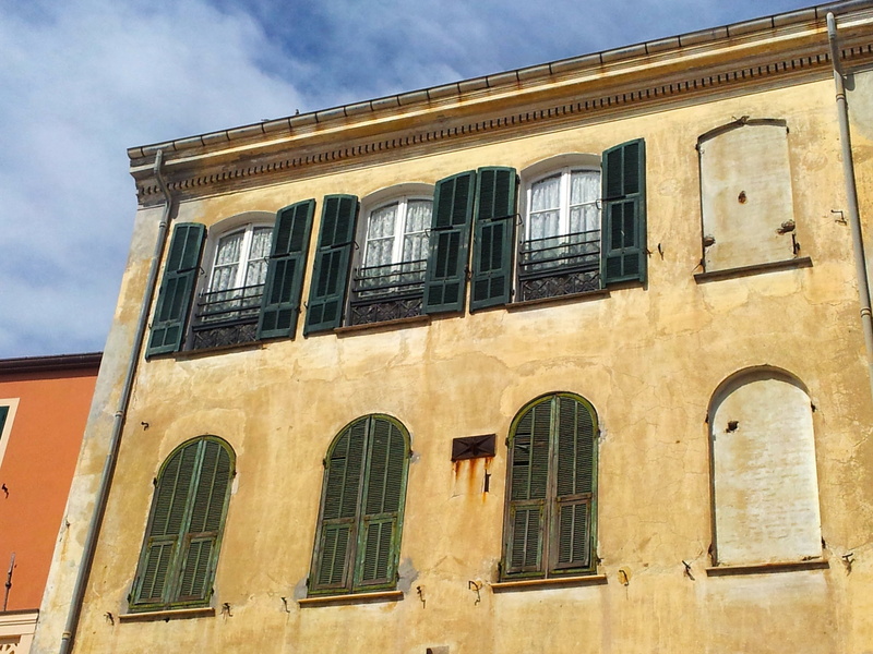facade, building construction, the past, house, sunlight, religion, 2K, shutters, nature, old, italy, palazzo, arch, windows, bussana, balconies, outdoors