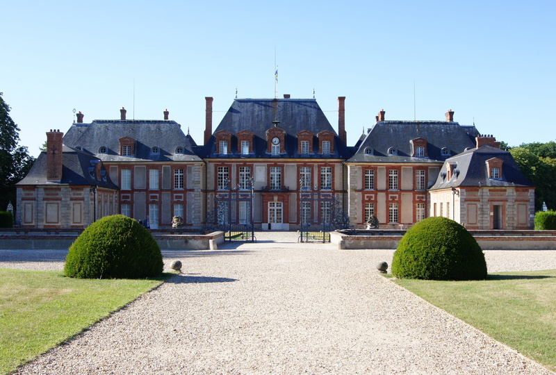 residential district, château de breteuil, mansion, castle, sky, garden path, landmark, clear sky, lawn, no people, Chateau, Architecture, plant, home