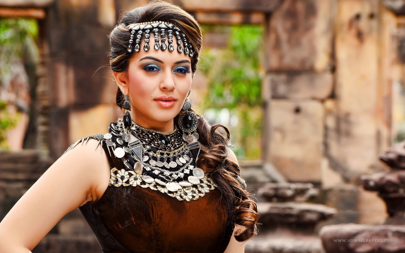 Puli, Actress, females, Hansika, beauty, lifestyles, hairstyle, 1080P, beautiful woman, real people, clothing, fashion, women, outdoors, young adult, make-up